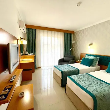 Szálloda Forest Village 5*