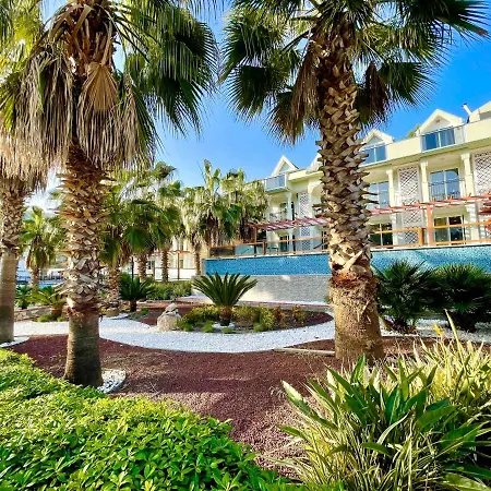 Forest Village Ξενοδοχείο 5*