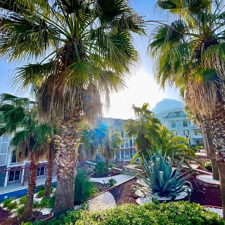 מלון Forest Village