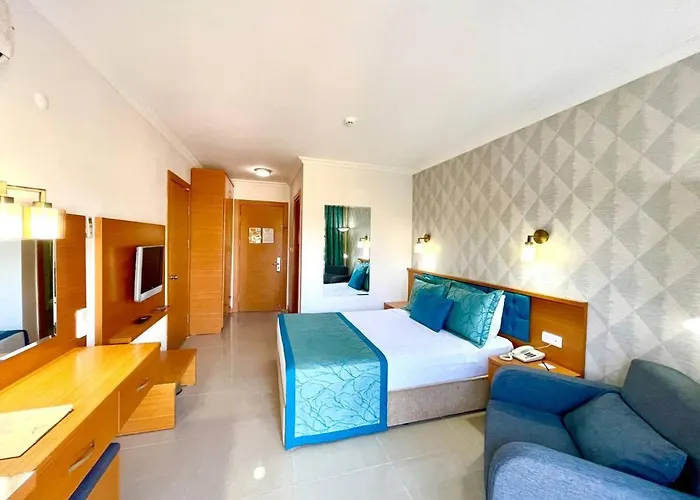 Forest Village מלון 5*