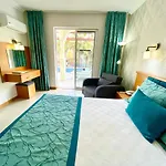 호텔 Forest Village 5*